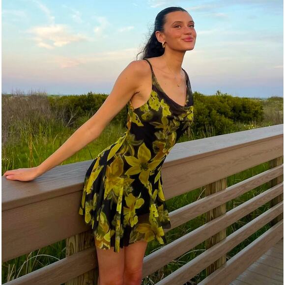 ZARA Printed Draped Neckline Floral Mini Dress NWT 💚 - Picture 4 of 16